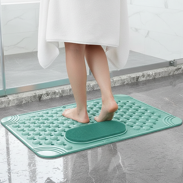 In-Action Image – Non-Slip Bath Mat